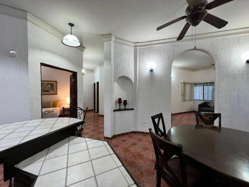 Casa Sonora: Cheerful 3BR Home close to dtwn w/ Outdoor Hot tub in La Paz, Mexico