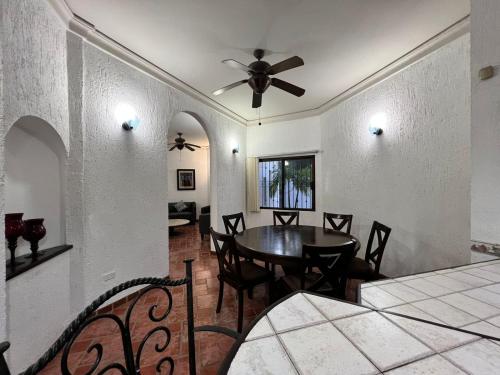 Casa Sonora: Cheerful 3BR Home close to dtwn w/ Outdoor Hot tub in La Paz, Mexico