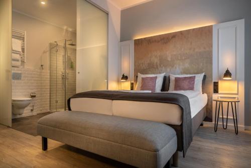 Standard Family Room with One Queen Bed and One Sofa Bed image 7