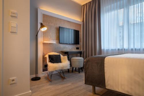 Standard Single Room with Balcony and Kitchenette image 6