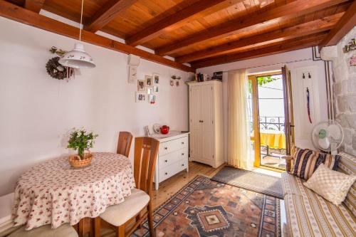 Ferienhaus mit Terrasse für drei Personen, Podgora (Foto 6)