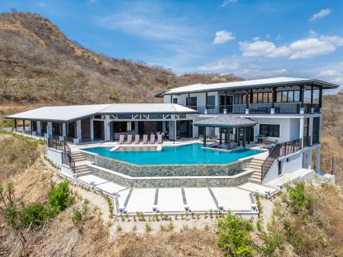 Villa cielo y mar azul