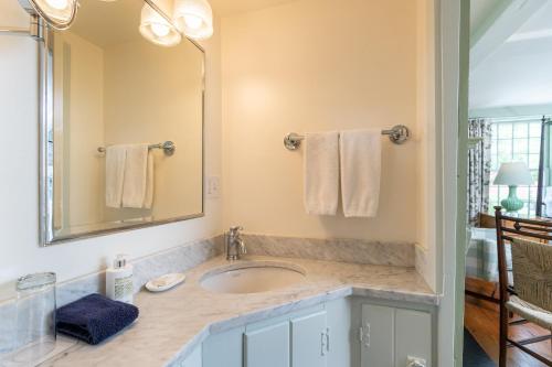 649920196 Union Street Inn