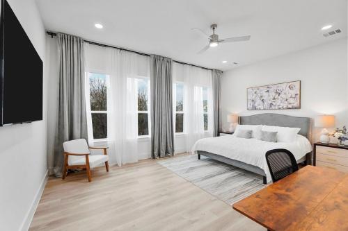 Modern 2BR l Pet-Friendly l Private Baths in Love Field Airport