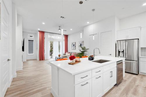 Kitchen, Modern 2BR l Pet-Friendly l Private Baths in Love Field Airport