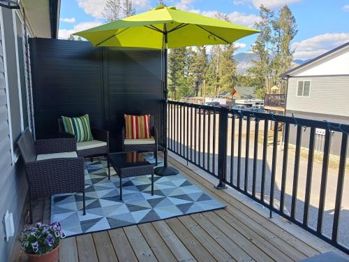 3 Bed Townhouse, Mountain Views, Large Deck, Air Con, Garage in Invermere (BC)