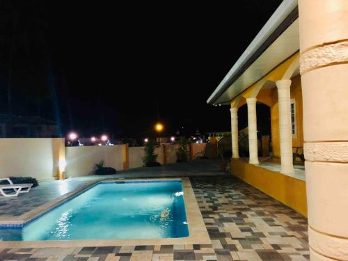 مسبح, Villa Devica in Crown Point