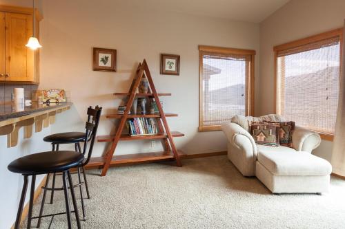 River Scene 30 Day Minimum