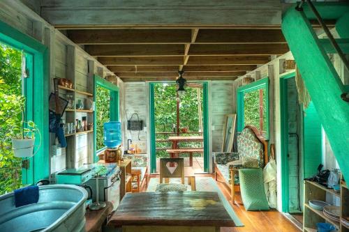 . Gracias Madre Jungle and Ocean View Cabins