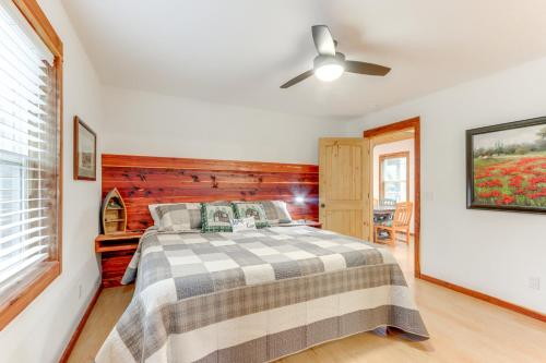 Cabin on Beaver Lake w/ Views & Furnished Deck! in Prairie Creek (AR)