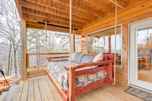 Cabin on Beaver Lake w/ Views & Furnished Deck! in Prairie Creek (AR)