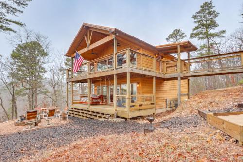 Cabin on Beaver Lake w/ Views & Furnished Deck! in Prairie Creek (AR)