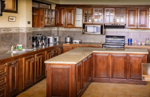 Lovely mountains Views Exc Poas exploring HQ 20 min airport