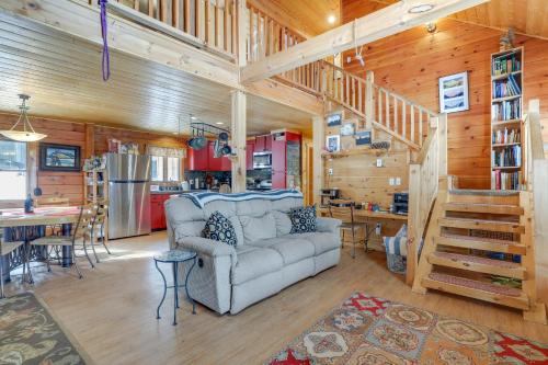 2 Mi to Skiing Casper Cabin with Mtn Views! in 卡斯帕