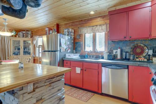 2 Mi to Skiing Casper Cabin with Mtn Views! in 卡斯帕