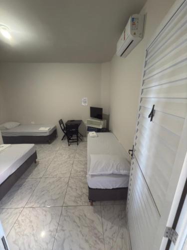 3 twin beds