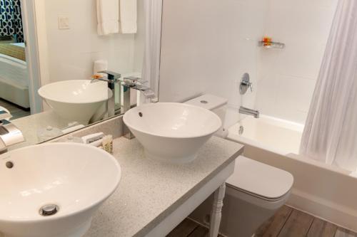 One Bedroom Queen Suite image 4