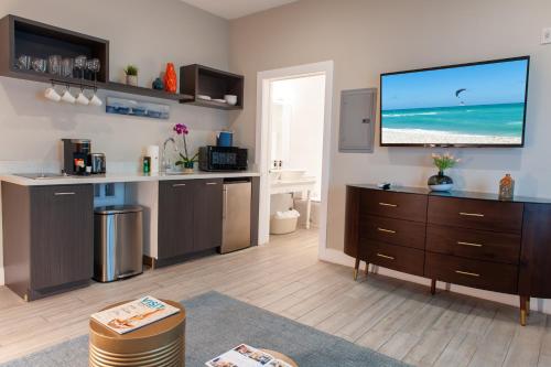 One Bedroom Queen Suite image 2