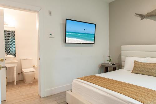 One Bedroom Queen Suite image 6