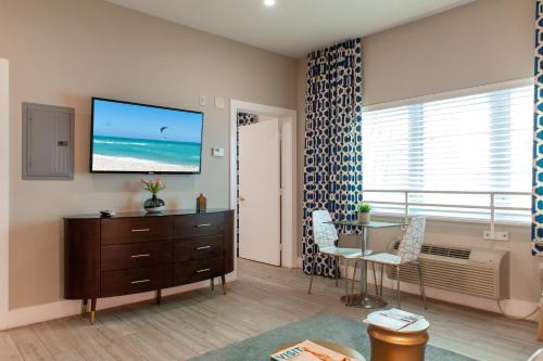 One Bedroom Queen Suite image 9