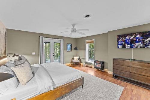 Beautiful chalet on 5 acres - 2 min to Village! Hot-Tub Sauna Fire Pit! - image 13