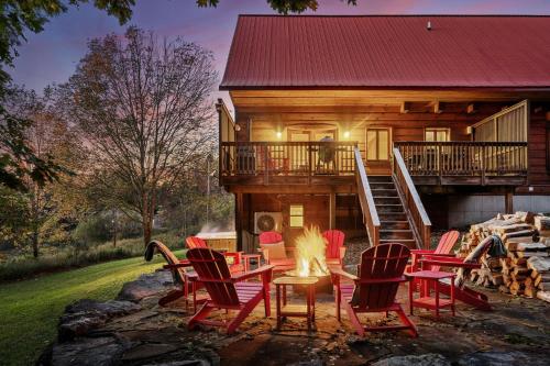 Beautiful Log Cabin! Hot-Tub Bonfire & Private Yet 4 Mins to Downtown! - image 12