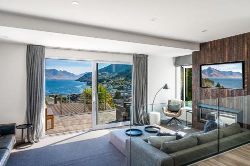 Villa Habeke |Lake Views |Gas Fire |AC |BBQ - image 9