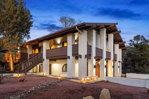 Serenity Retreat Sedona with Hot Tub Games & Firepit