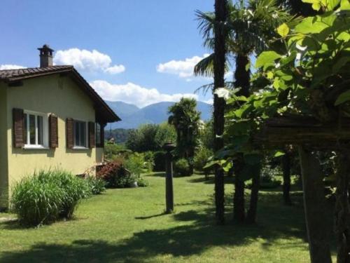  "CASA ELENA -Tegna" in mediterranem Garten in Tegna