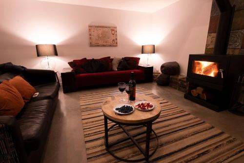 Mossy Green Door MTB stay minutes to Mogo Trails