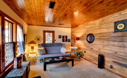 Mama Jeans Pillowville Home in Dresden (TN)