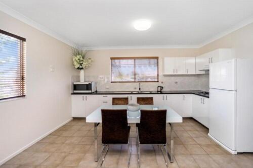 厨房, 西佳金姆巴汽车旅馆 (Best Western Kimba Lodge Motor Inn) in 马里伯勒