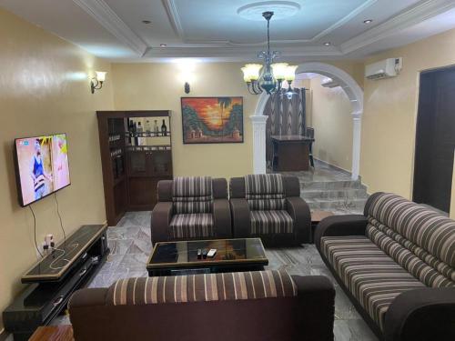 Eli apartment lets – khách sạn tại Akowonjo