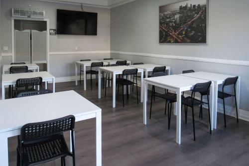 Capri Suites Anaheim - image 14