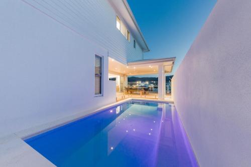 Whitsunday Waterfront Luxury at 19 The Cove
