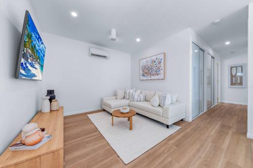 Whitsunday Waterfront Luxury at 19 The Cove