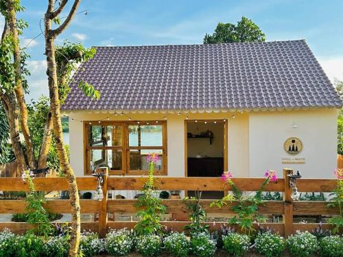 Nhà Bên Hồ- The Peace's House – khách sạn tại Lộc Phát
