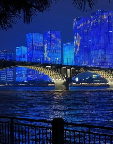 Anya Hotel -Next to Jiefang West Bar Street 2 minutes to the subway station free coffee free laundry free gym, huge windows Anya Hotel -Next to Jiefang West Bar Street 2 minutes to the subway station free coffee free laundry free gym, huge windows