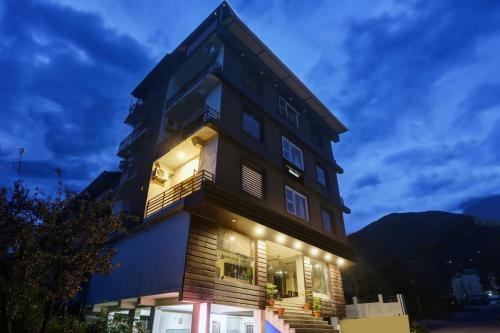 Super Townhouse Dharamshala