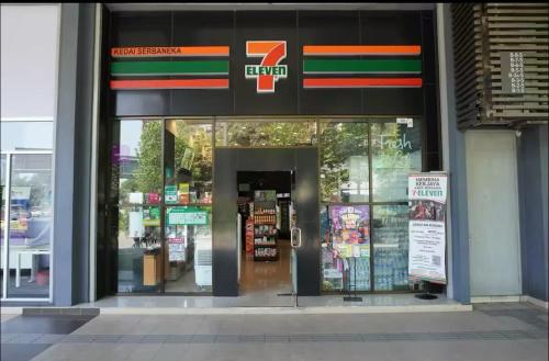 Large Pax for 12-14pax Gathering at SunwayPyramid 3R3B Soccer Table, 5G WiFi Streaming Android Projector, Fun Board Games Kids Friendly 华人房东 Large Pax for 12-14pax Gathering at SunwayPyramid 3R3B Soccer Table, 5G WiFi Streaming Android Projector, Fun Board Games Kids Friendly 华人房东