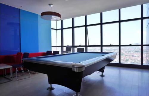 Large Pax for 12-14pax Gathering at SunwayPyramid 3R3B Soccer Table, 5G WiFi Streaming Android Projector, Fun Board Games Kids Friendly 华人房东 Large Pax for 12-14pax Gathering at SunwayPyramid 3R3B Soccer Table, 5G WiFi Streaming Android Projector, Fun Board Games Kids Friendly 华人房东