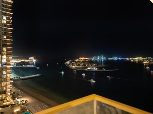 Ultra-Luxury 2 Bedroom Beachfront Escape with Sea Views, Dubaj (zdjęcie 5)