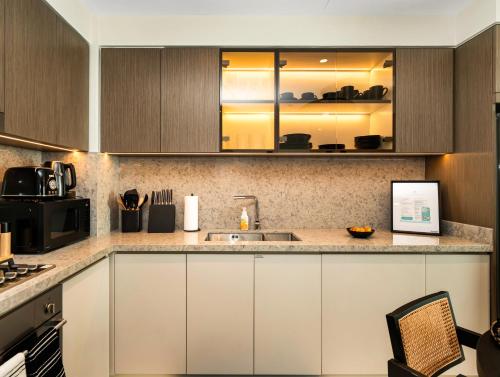 Ultra-Luxury 2 Bedroom Beachfront Escape with Sea Views, Dubaj (zdjęcie 9)