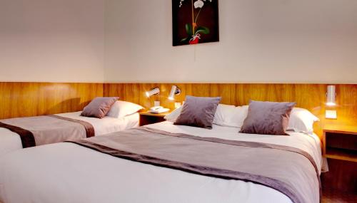 1 double bed, 1 twin bed
