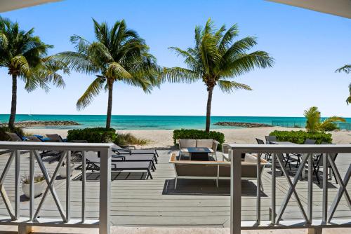 White House - Exclusive Luxury Beachfront Villa - Private White Sand Beach – khách sạn tại Đảo Paradise