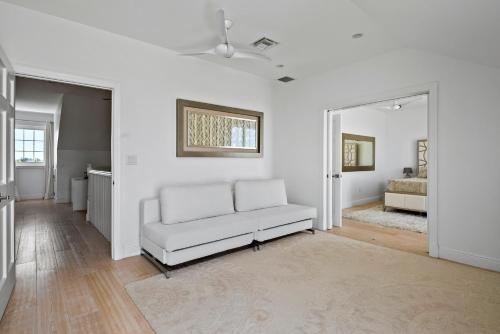 White House - Exclusive Luxury Beachfront Villa - Private White Sand Beach - image 3
