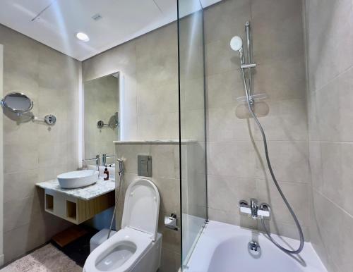 Exclusive 1BR with Iconic Views in Paramount Tower, Dubai (photo 8)