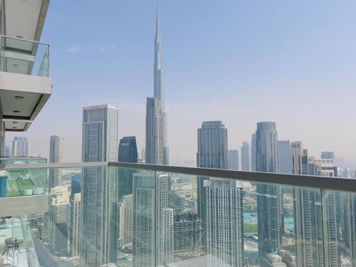 Exclusive 1BR with Iconic Views in Paramount Tower, Dubai (photo 6)