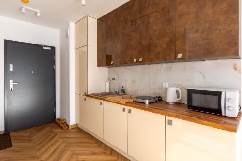 Mostek Sapphire Navy Studio