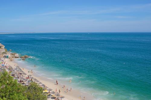 Serra e Mar Refuge in Sesimbra - Family Friendly home near the Arrábida Beachs